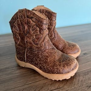 Cowboy boots for toddlers!  Size 4 for baby/toddlers.  Brown.